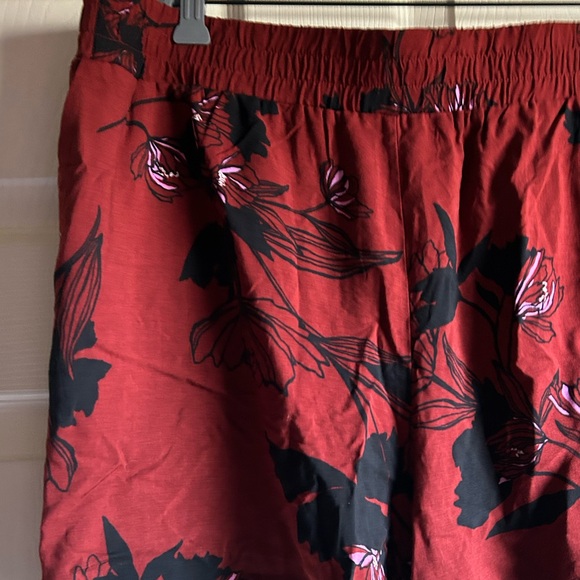 Apt. 9 Size XXL Red Floral Patterned Shorts Mid-rise - Picture 6 of 12